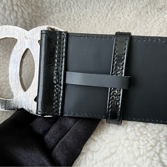Auth Chanel Silver Metal Embossed Big CC Logo Black Patent Leather Belt -Size 80 - Picture 9 of 16